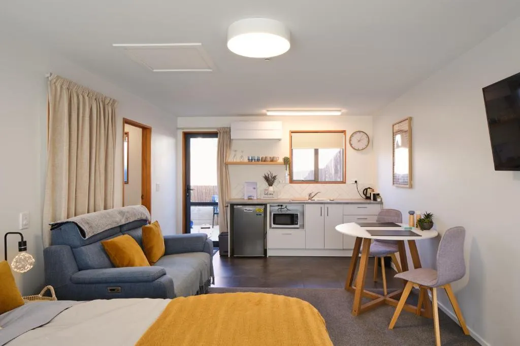 Wanaka Lake Studio (New)，位于瓦纳卡的酒店