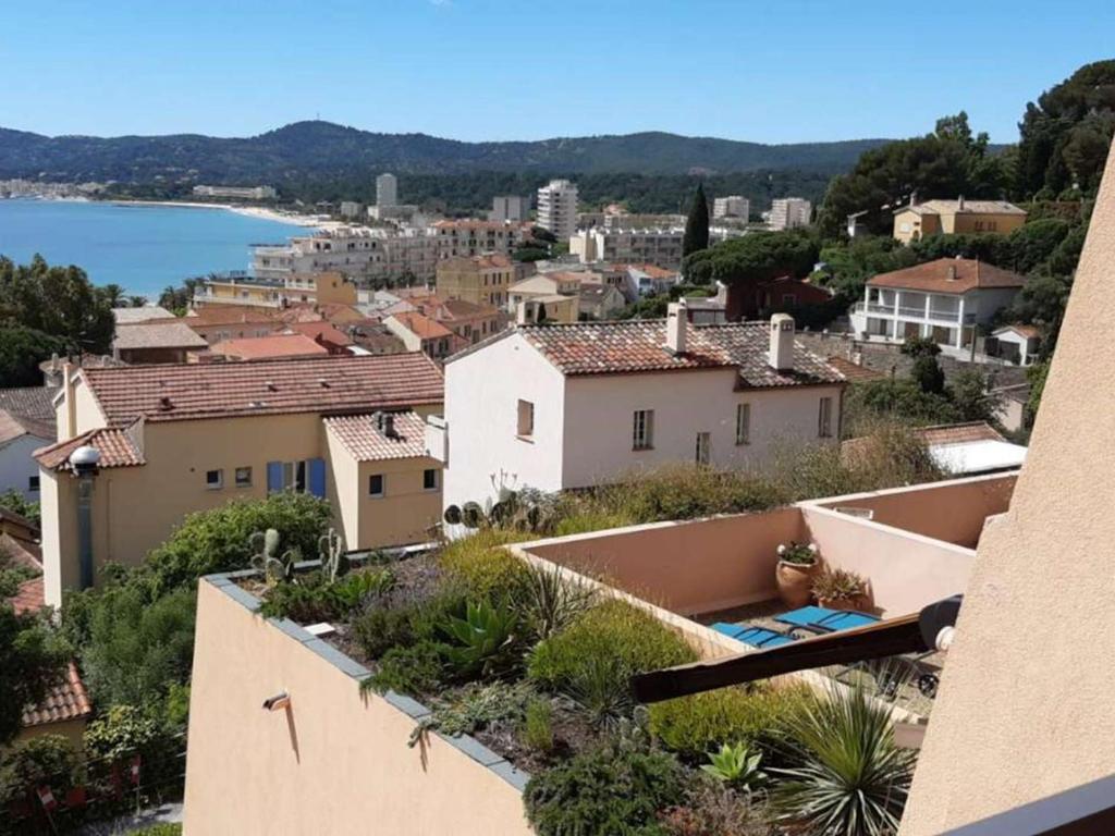 Appartement 2 pièces au Lavandou avec parking proche plage, terrasse vue mer - FR-1-251-843 - 2