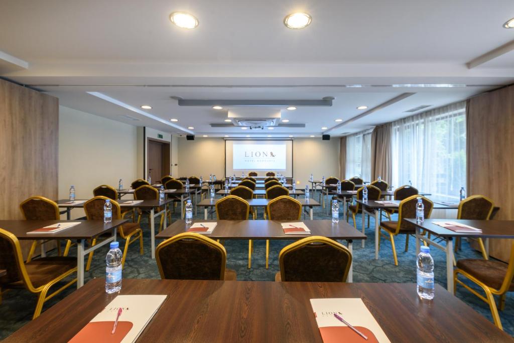 Lion Hotel Borovets — Hotel building in Samokov, Sofia (province)
