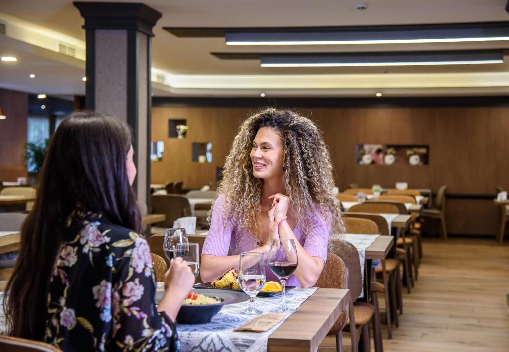 Lion Hotel Borovets — Restaurant & bars in Samokov, Sofia (province)