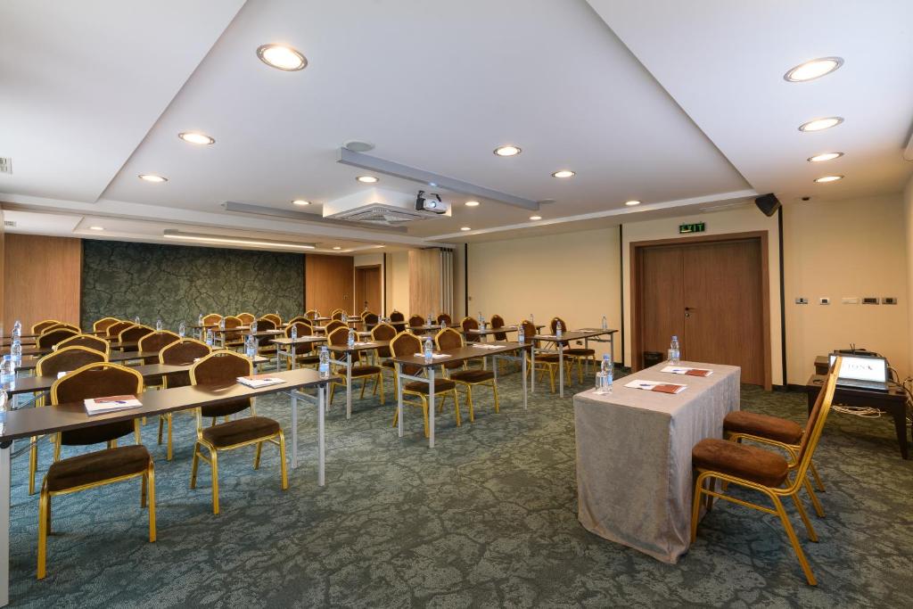 Lion Hotel Borovets — Hotel building in Samokov, Sofia (province)