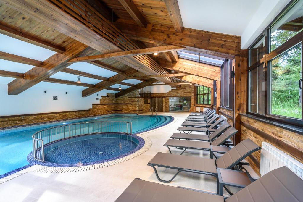 Lion Hotel Borovets — Swimming pool in Samokov, Sofia (province)