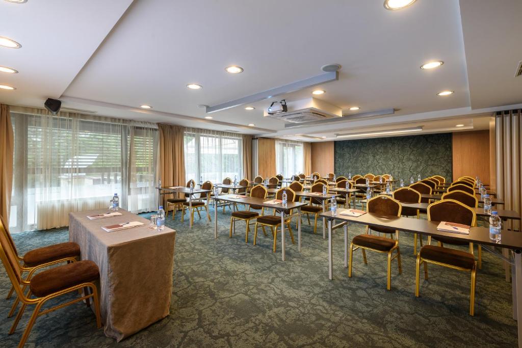 Lion Hotel Borovets — Hotel building in Samokov, Sofia (province)