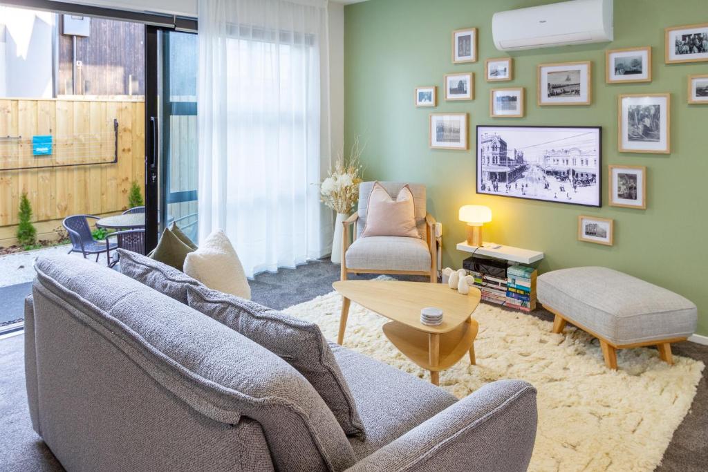 Relax in Designer Luxury at Central City Townhouse, Christchurch