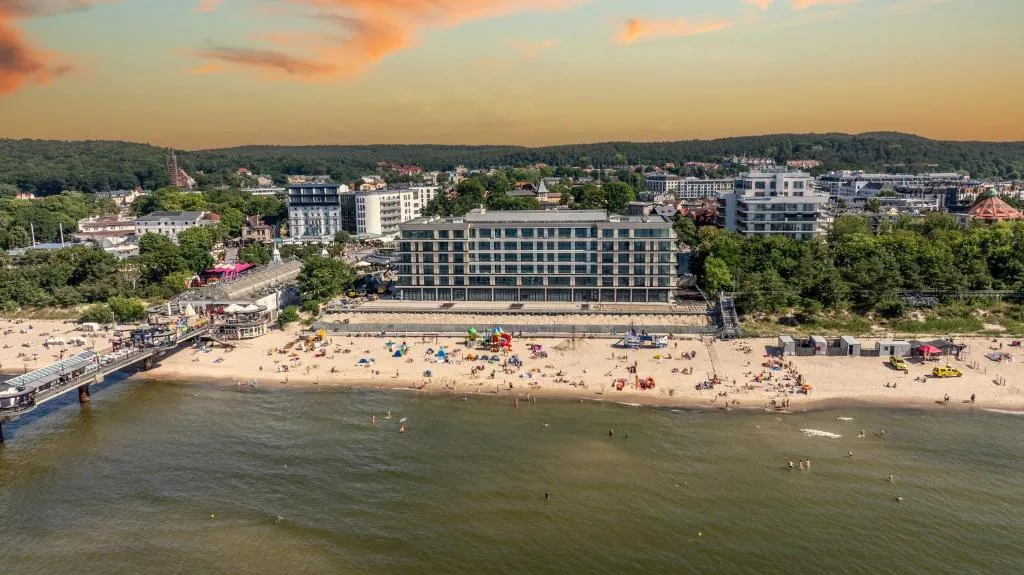 Baltic View Resort & SPA, a member of Radisson Individuals，位于米兹多洛杰的酒店
