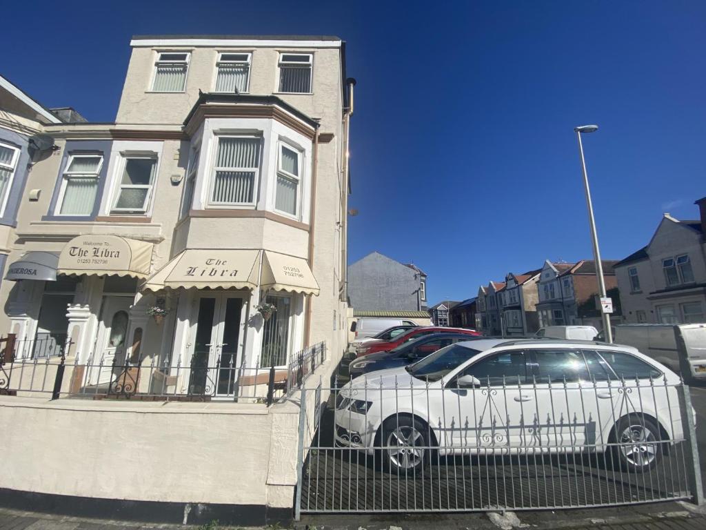 The Libra - Adults Only B&B with guaranteed carpark, Blackpool