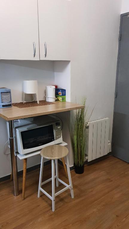 Studio de 12m² agréable calme proche CHU - 5