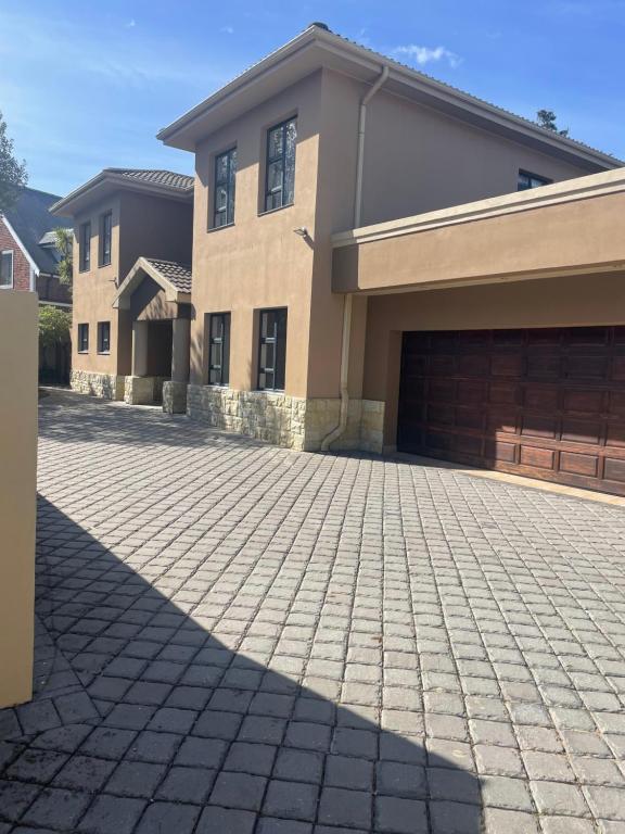 House Fraaiuitsig, George