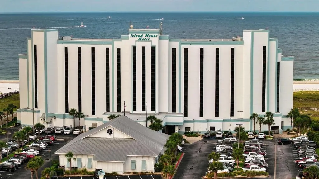 The Island House Hotel a Doubletree by Hilton，位于奥兰治比奇的酒店
