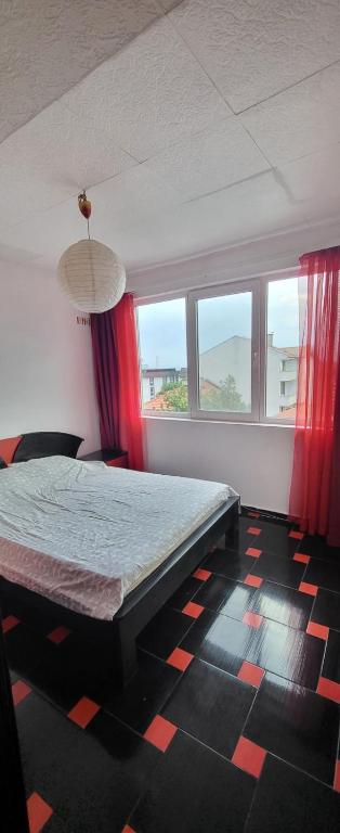 Unique Apartment with Balcony in Pomorie Old Town by Flat Mаnаger, Pomorie