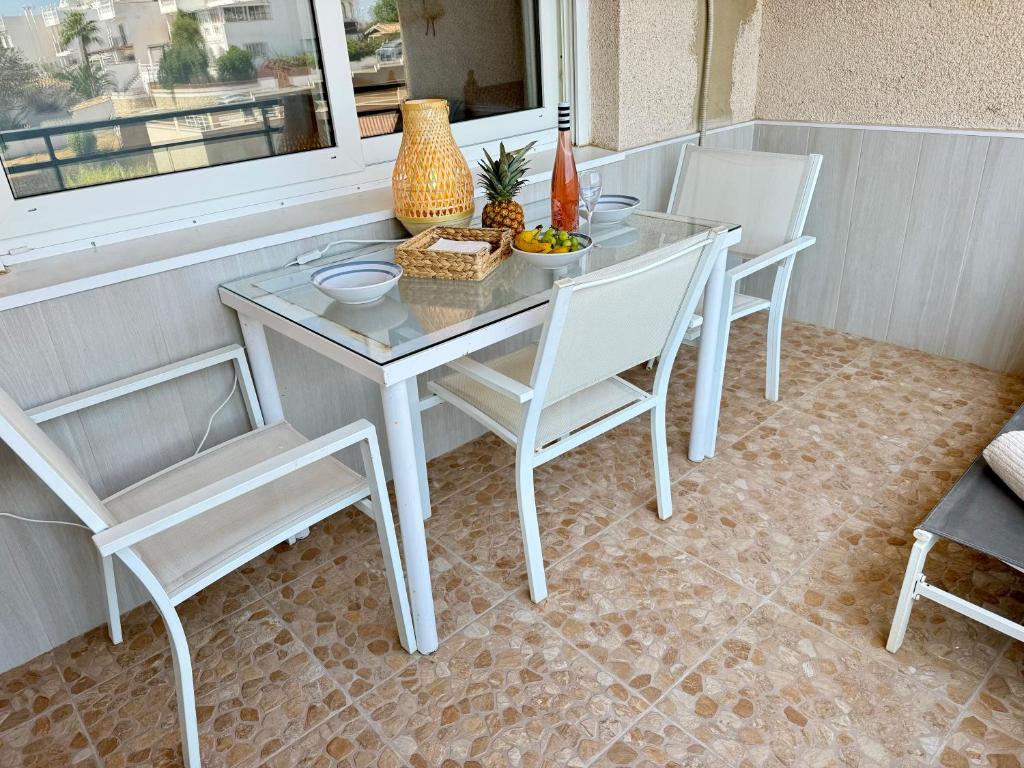 Apartamento con vistas al mar y piscina en Benalmadena - 4