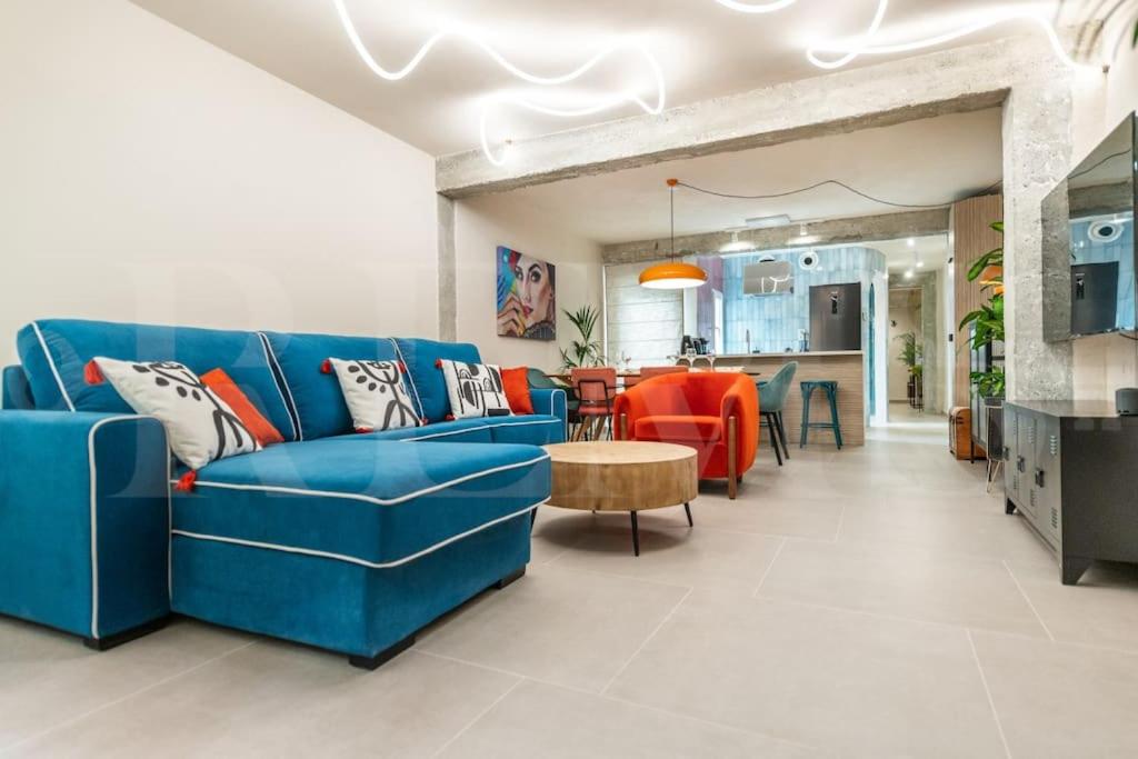 Stylish apartment with a street art touch by REMS - 3