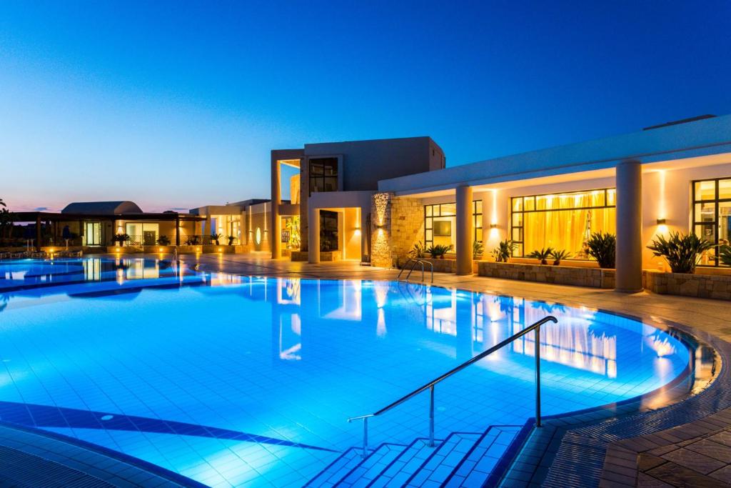 Grand Hotel Holiday Resort — Swimming pool in Stalida