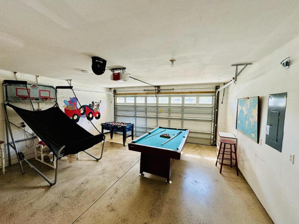 43 Vacation Home With Private Pool Located At Formosa Gardens!!, Orlando