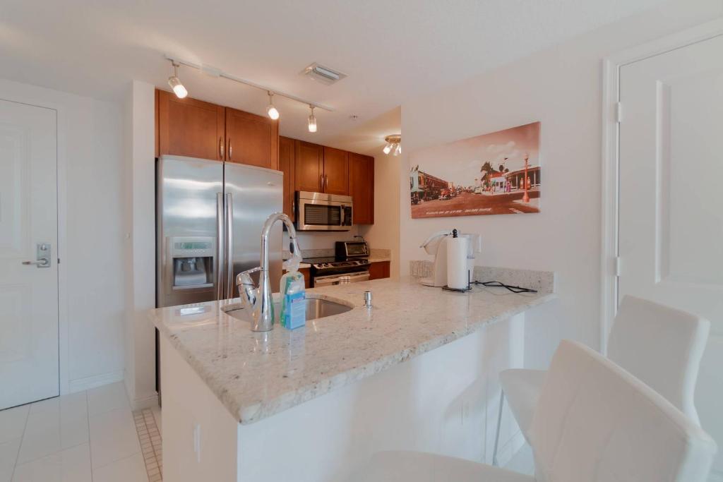 The Palms Suite - Casa Costa 309S 1 Bedroom, Pools, Jacuzzi, Beach, Shops & Dog Friendly, Boynton Beach