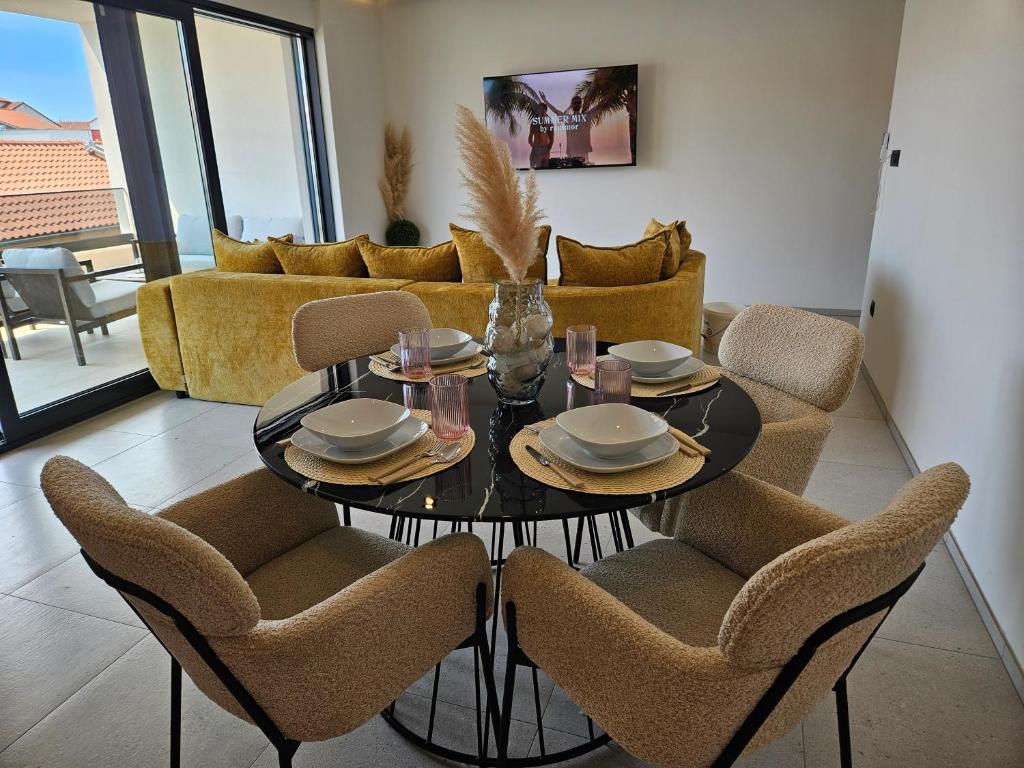 Apartman Karla, Srima