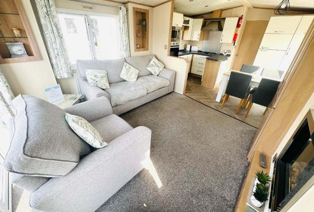 4 Sandringham, Patrington Haven, Hot Tub, Private garden & Parking, Patrington