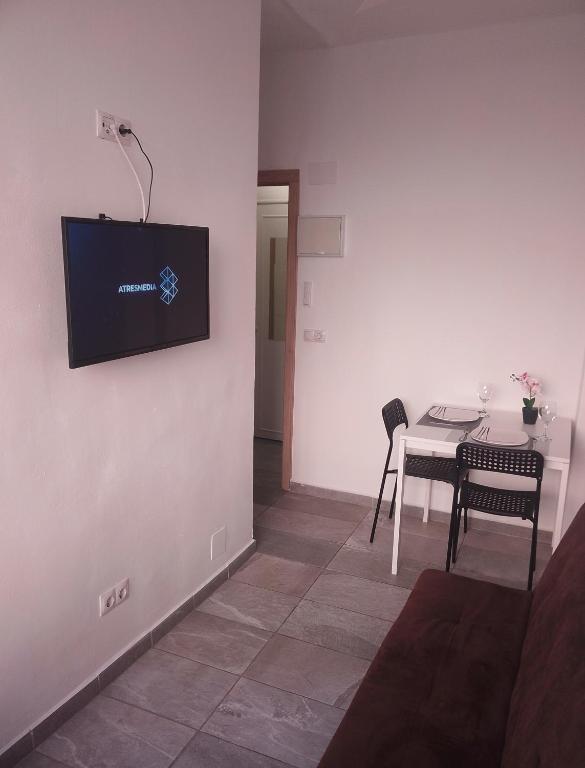 apartamentos coris urban center, Малага