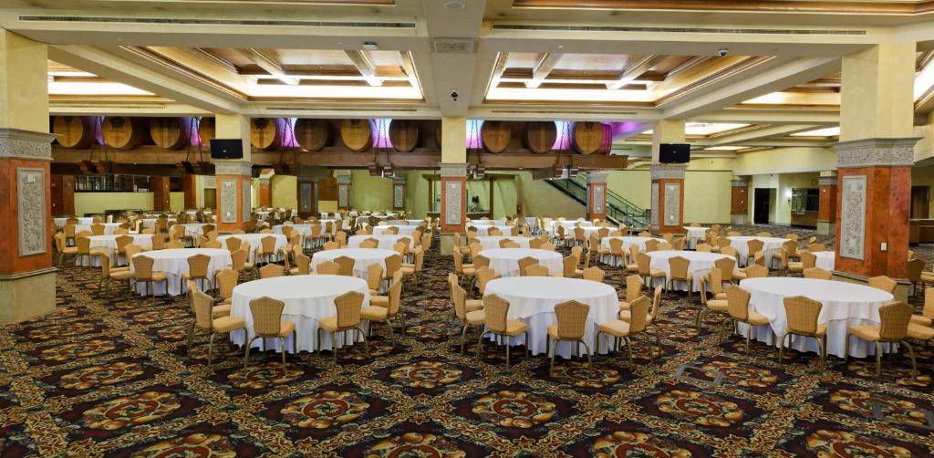 Banquet hall