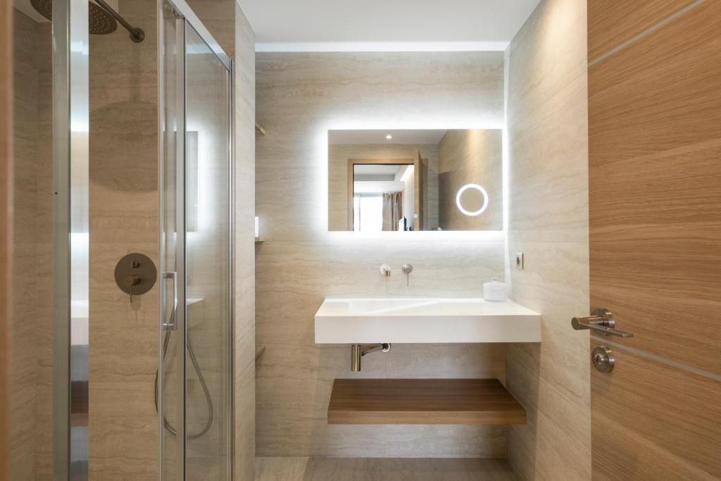 Luxury Romantic Cannes 45 Croisette Two Bedrooms - 5
