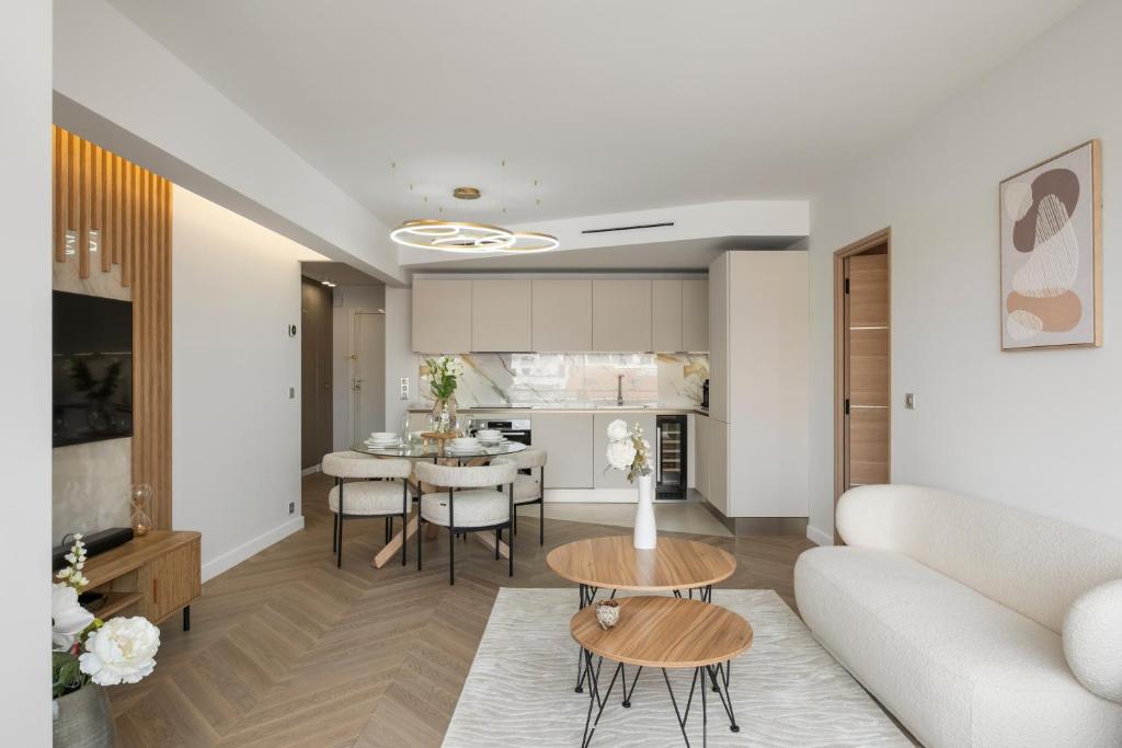 Luxury Romantic Cannes 45 Croisette Two Bedrooms - 3