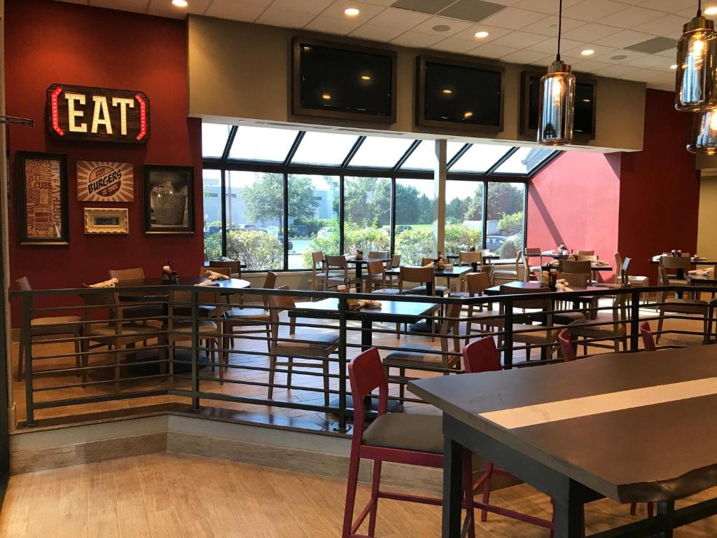 Holiday Inn & Suites Chicago-Carol Stream (Wheaton) By IHG レストラン