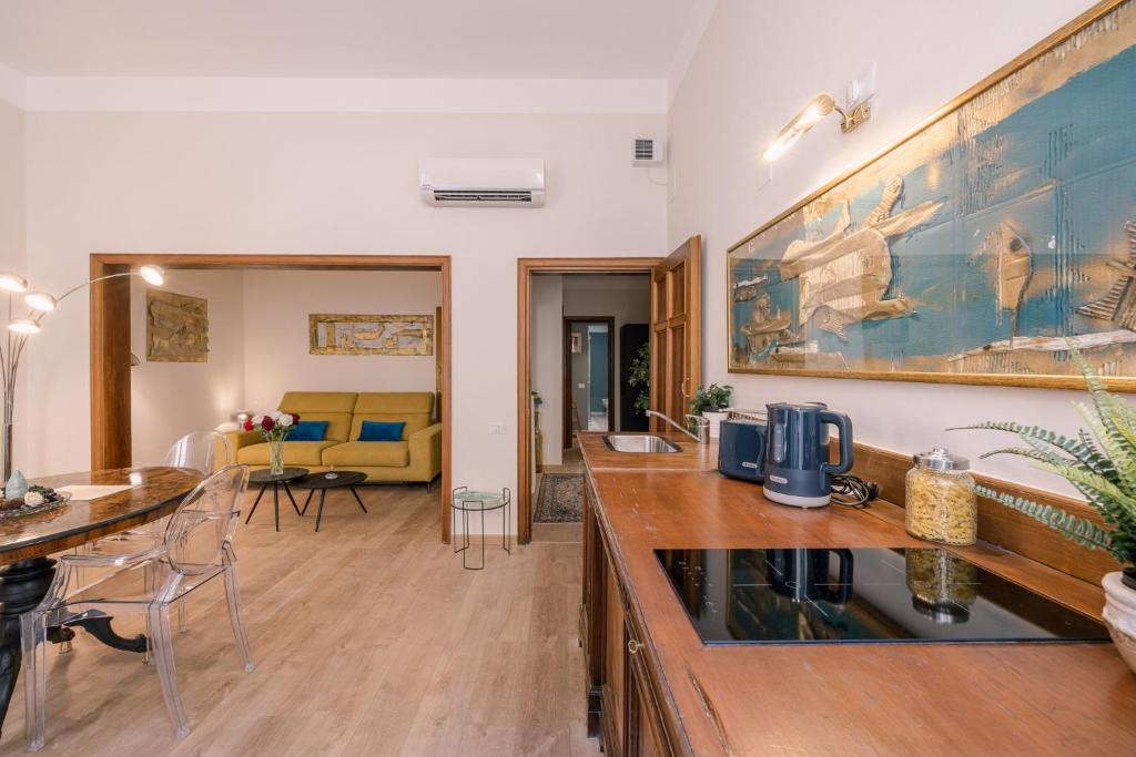 Accademia Luxury Art Apartment - 4