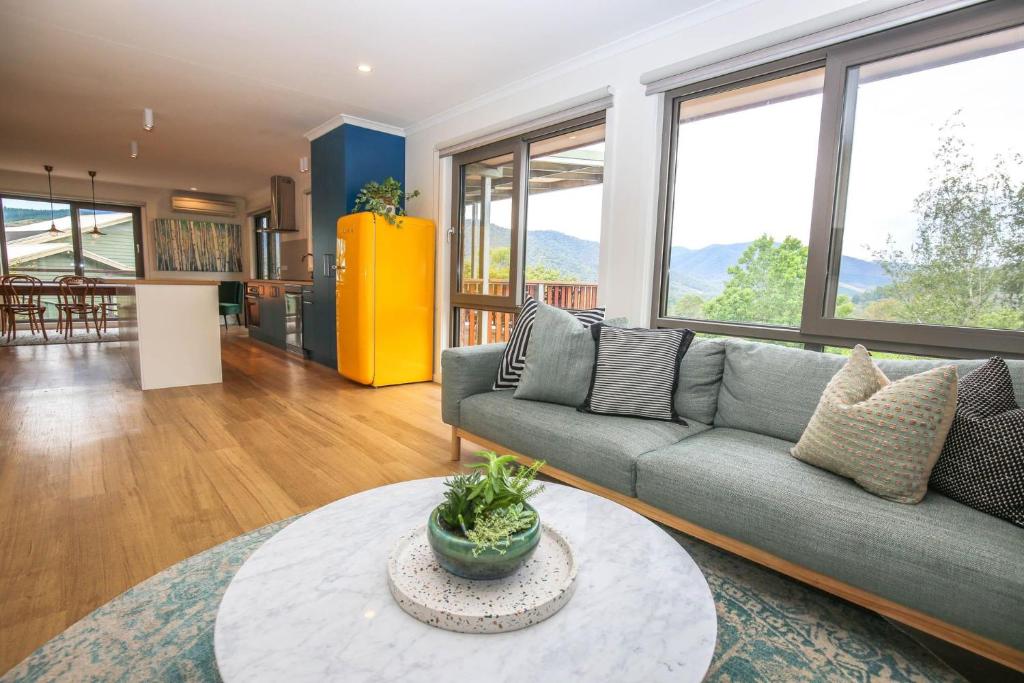 Bright Views, Bright