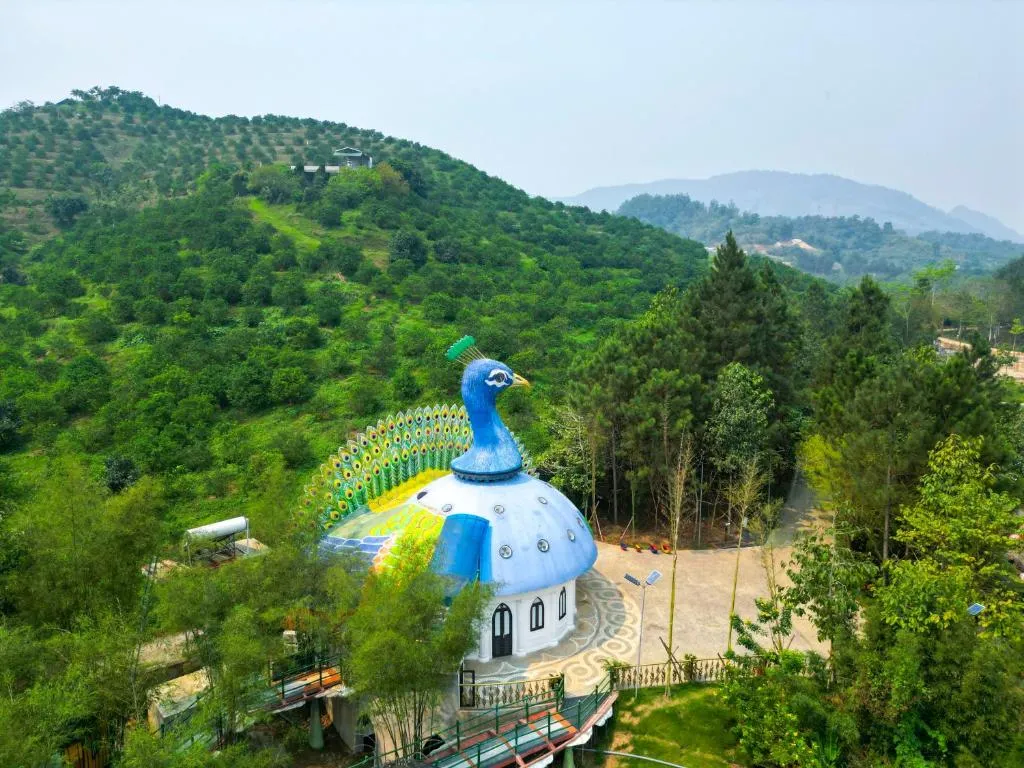 MEDDOM Park, hotel in Cao Phong