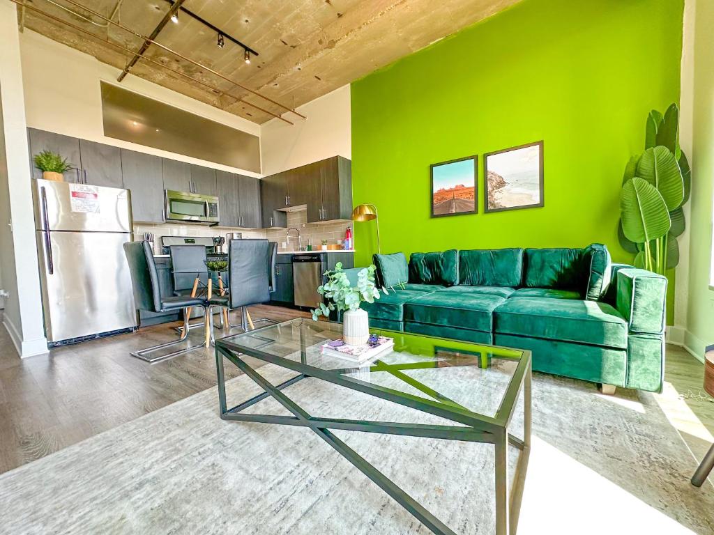 Central 2BR South Loop Location with Optional Parking & Gym Access Near McCormick Place, Shedd Aquarium & Navy Pier, Chicago