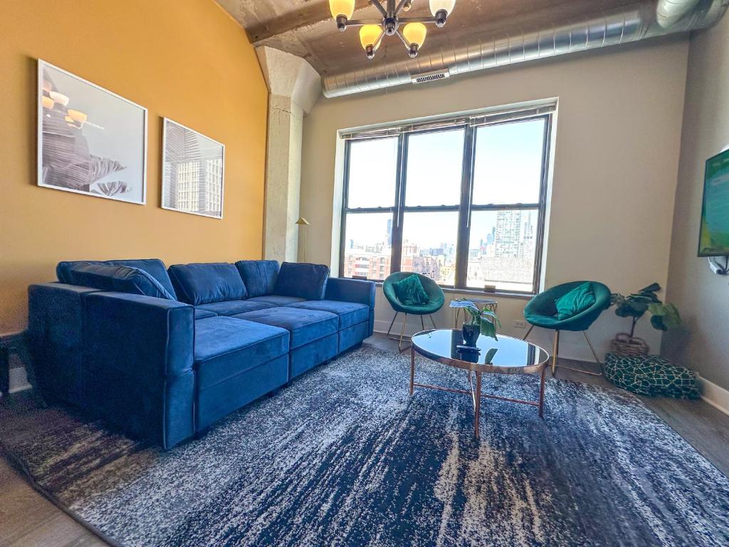 South Loop 2BR Getaway with Smart TVs & Optional Parking Near McCormick Place, Museum Campus & Downtown, Chicago