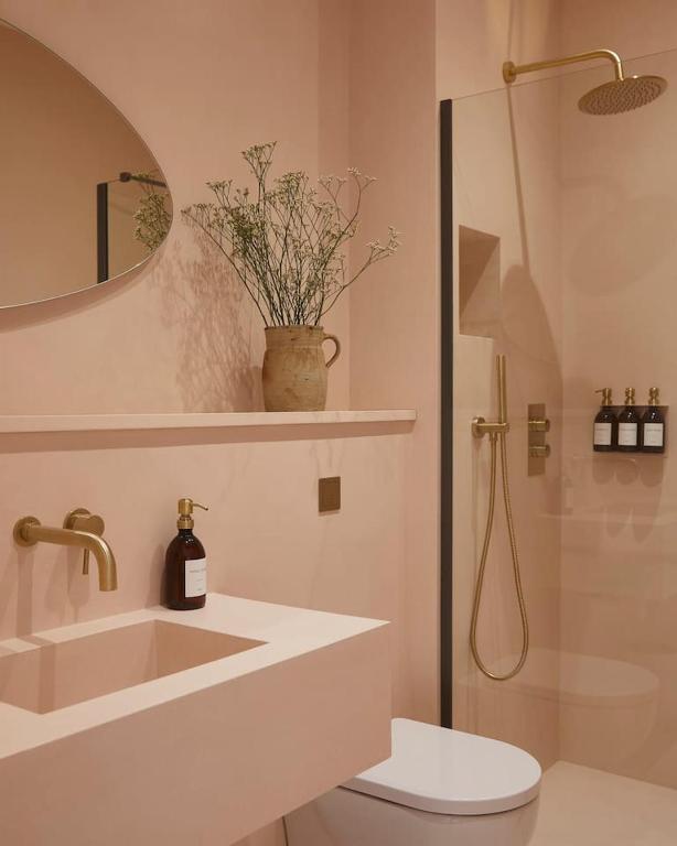 Yarn - Milo Deluxe King Suite, Ballycastle