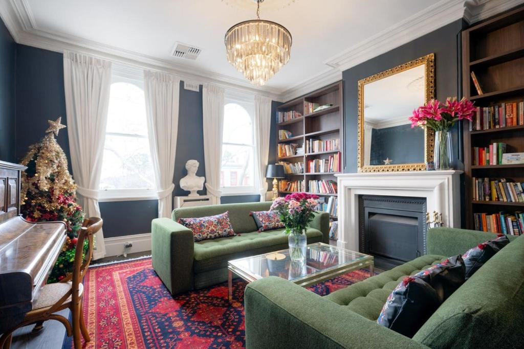 European Style Home with Private Rooftop Terrace, Melbourne