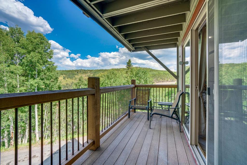 Pet-Friendly Apt with Views 6 Mi to Keystone Resort, Silverthorne