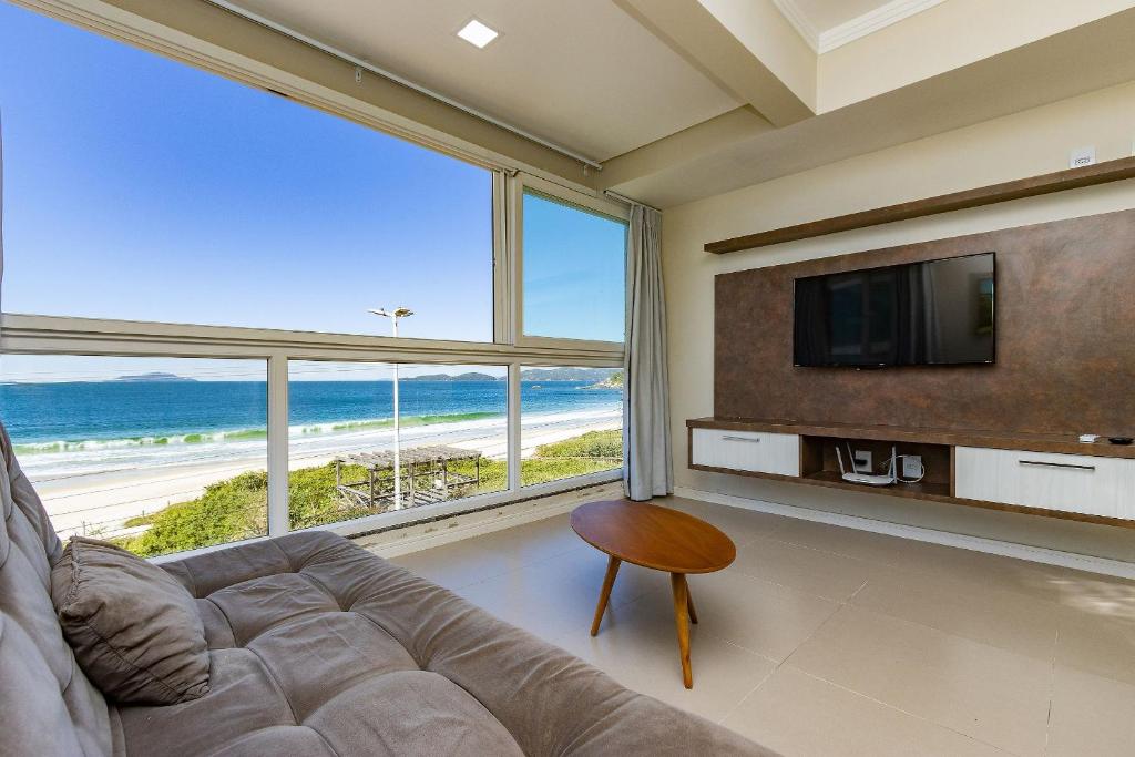 Yasmin 201 – Lindo Apartamento com Vista Panorâmica para o Mar em Quatro Ilhas, com Roupa de Cama e Toalhas Inclusas., Bombinhas