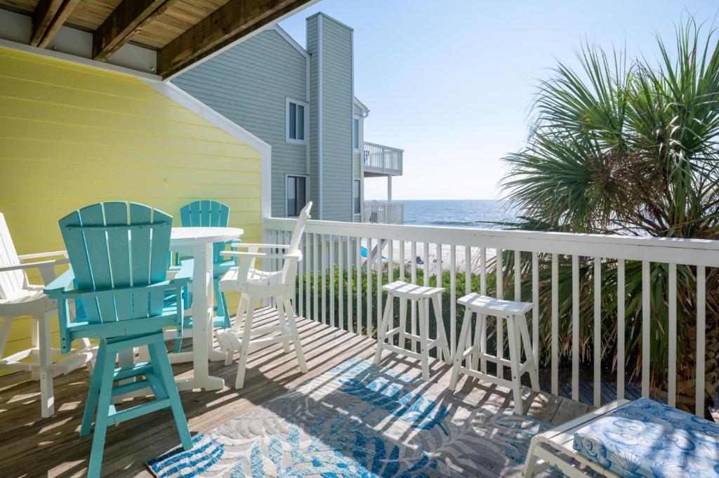 Oceanfront Condo with 3+ Pools - Ocean Dunes 1401, Kure Beach