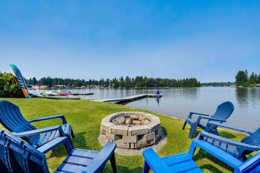 The Rookery - Dreamy Home with Private Dock!, Yelm
