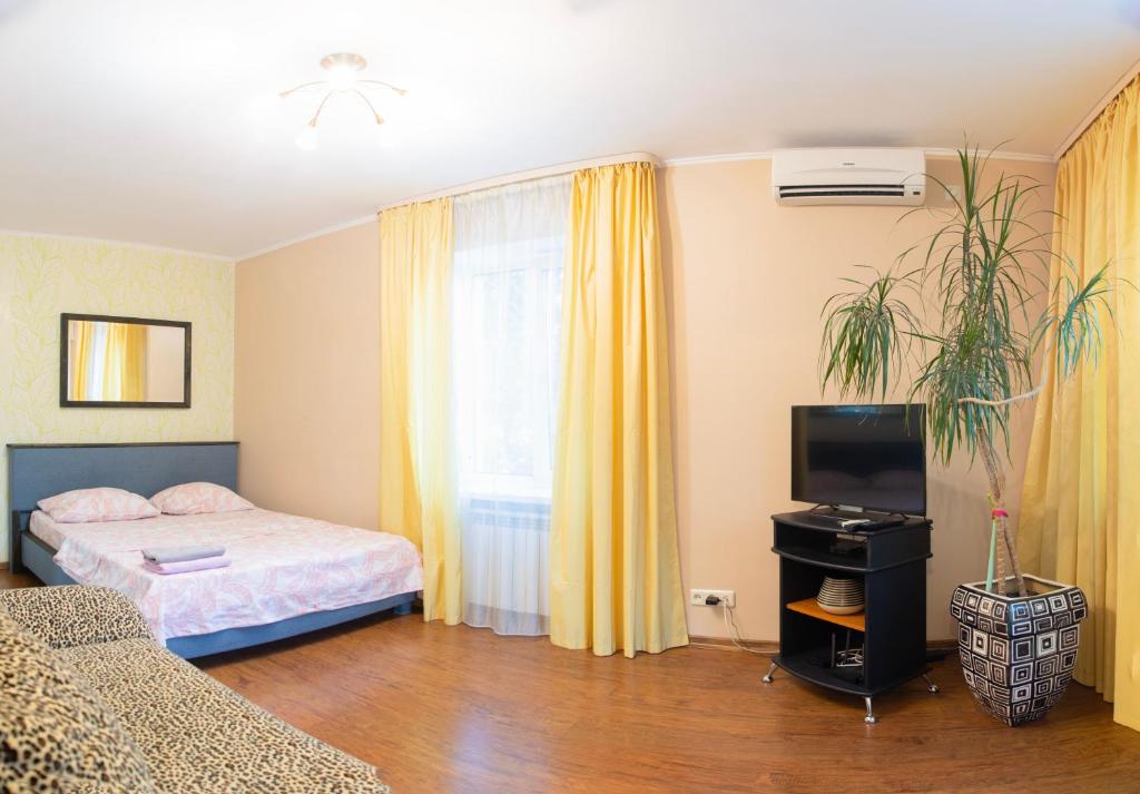 Kyiv apartment on Derevlyanskaya street close to the downtown, Kyjev