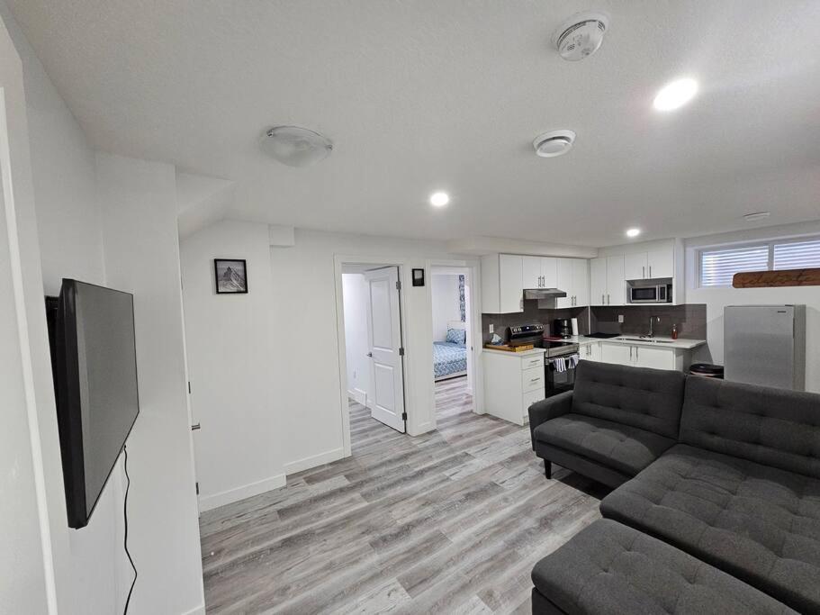 Entire guest suite in Cochrane, AB, Cochrane