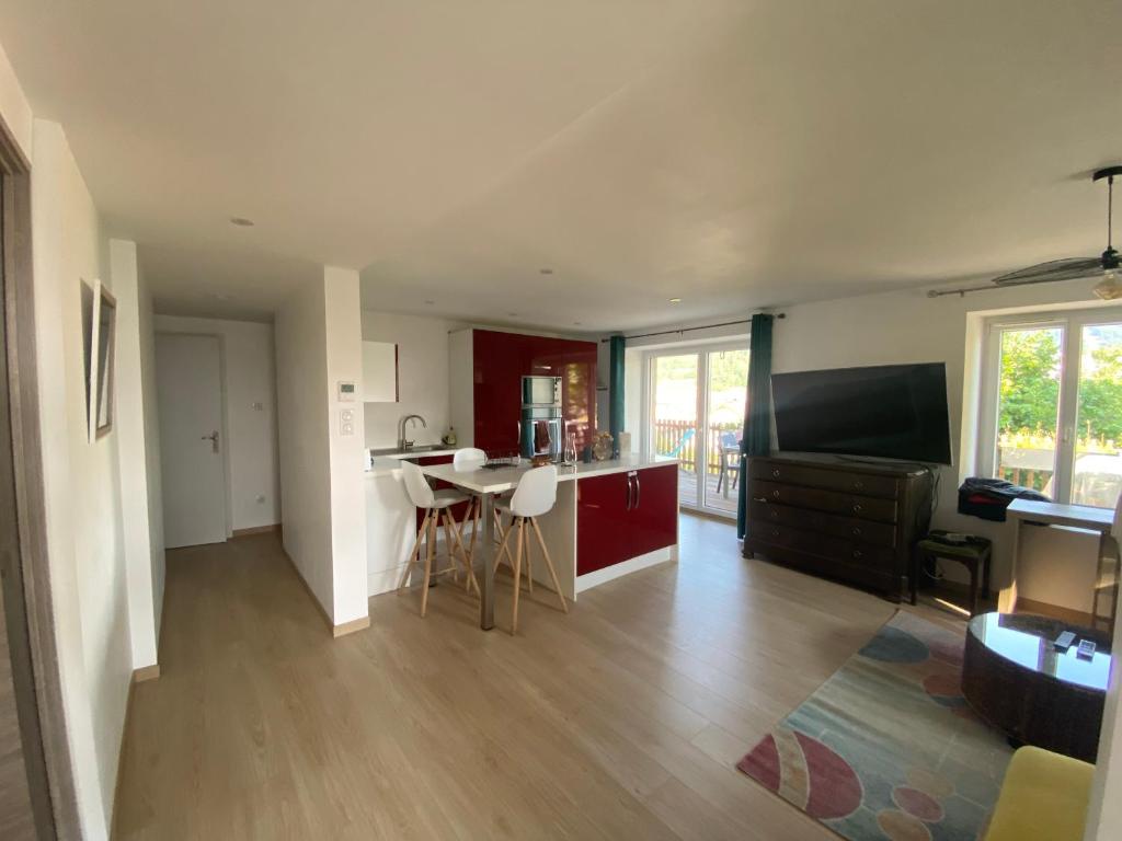Appartement coquet avec 3 chambres en face des pistes de ski - 2
