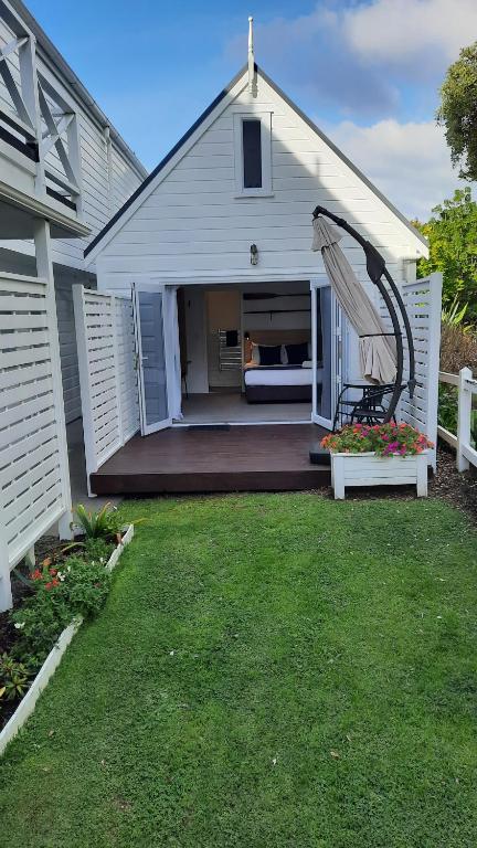 Hananui Lodge & Apartments