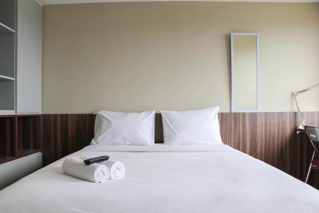 Modern Look and Homey Studio Apartment Gateway Park LRT City Jatibening By Travelio, Bekasi