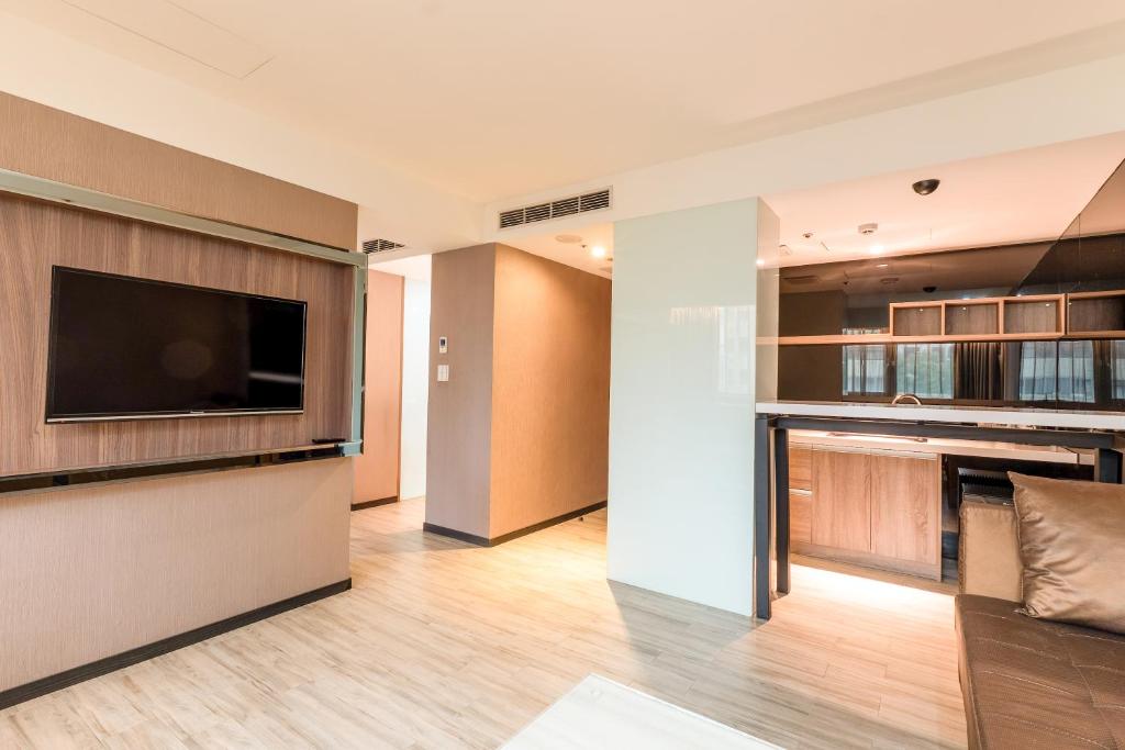 Shared lounge/TV area