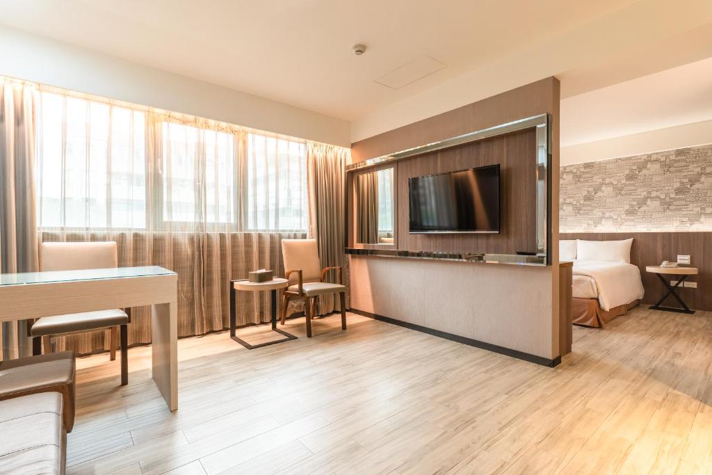 Shared lounge/TV area