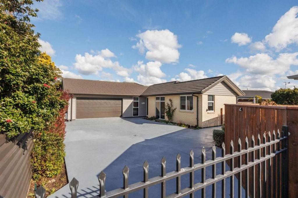 Modern, Cozy and Spacious 3 bedroom Home near City Centre, Palmerston North