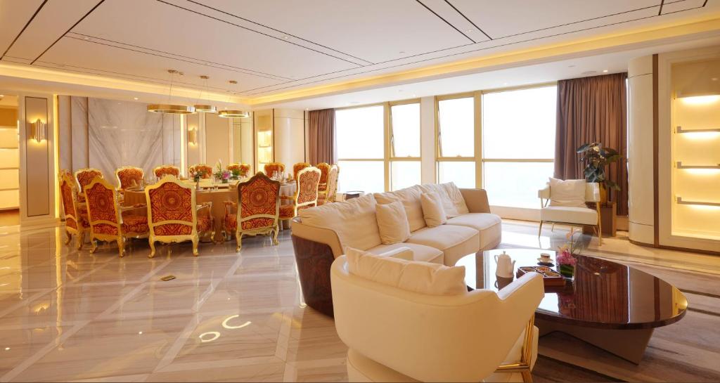 쉐라톤 총킹 호텔 황금빛 외관