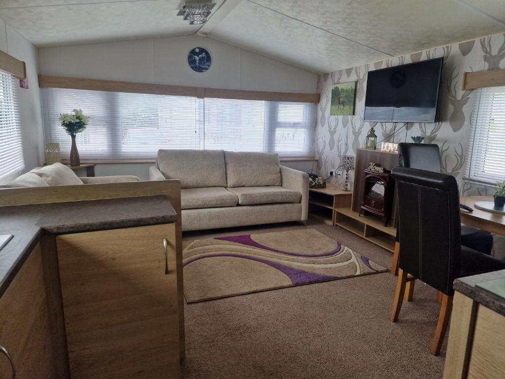Lodge Sleeps 4 - Pet Friendly with Private Parking photo 8