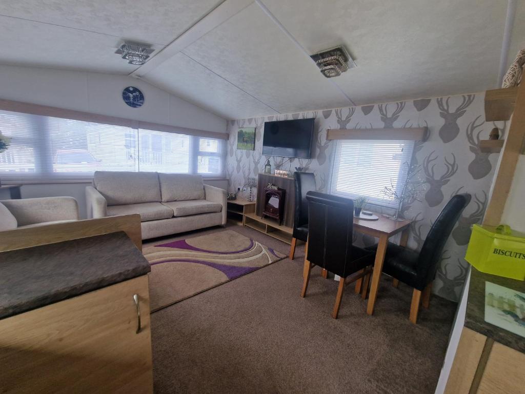Lodge Sleeps 4 - Pet Friendly with Private Parking photo 7