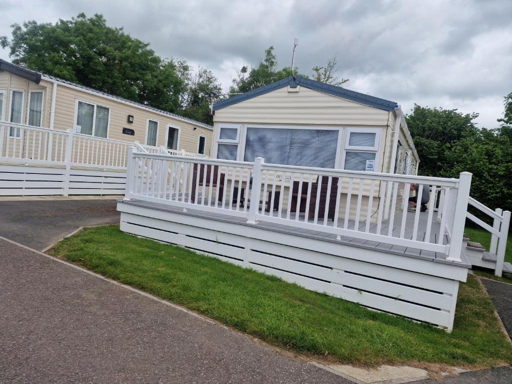 Lodge Sleeps 4 - Pet Friendly with Private Parking photo 5