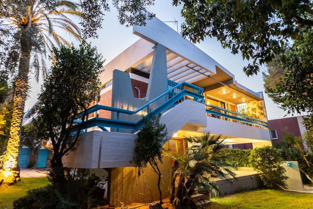 Retro House, Rafina